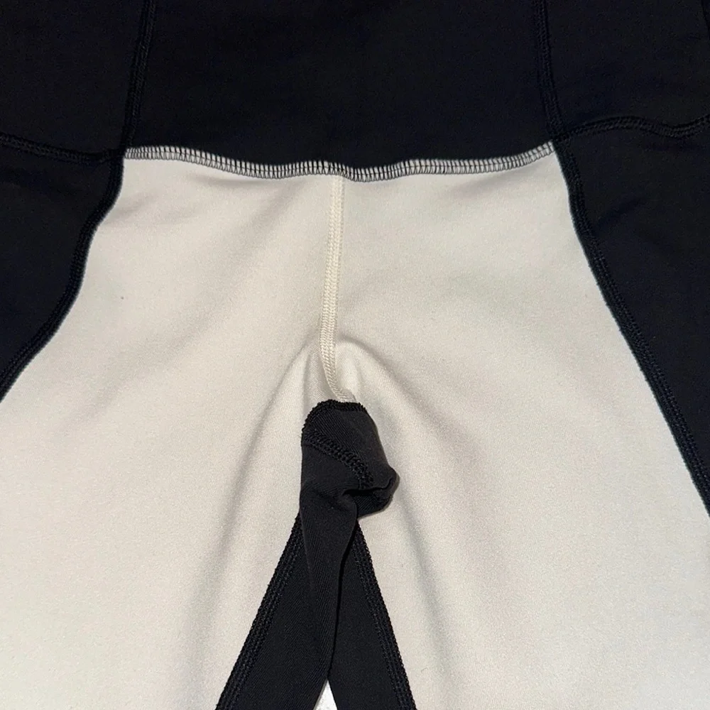 Lululemon Athletica Black and White Leggings Sporty Design‎